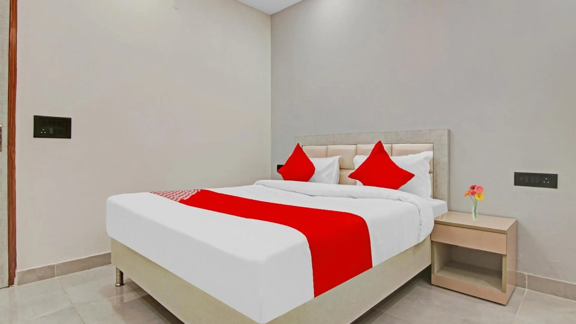 Hotel O The Royal Guest House Gurgaon